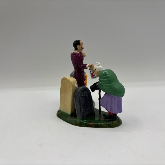 Dept 56 2006 Original Snow Village Halloween How About Our Lay-Away Plan 54711 - Picture 6 of 12